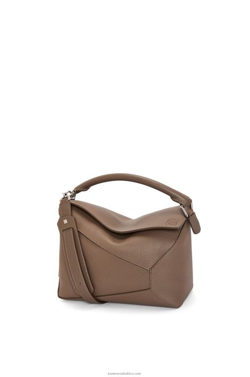 Loewe Men Puzzle Edge bag in grained calfskin 206XF541 Tundra