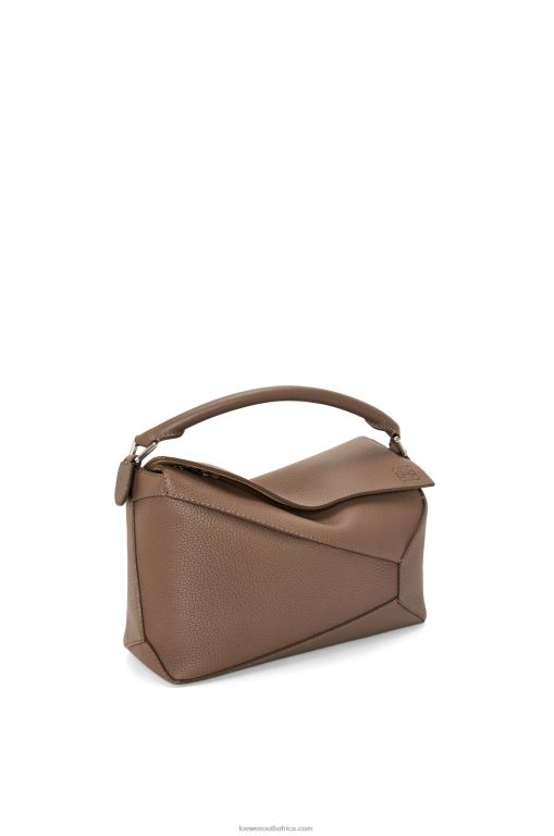 Loewe Men Puzzle Edge bag in grained calfskin 206XF541 Tundra