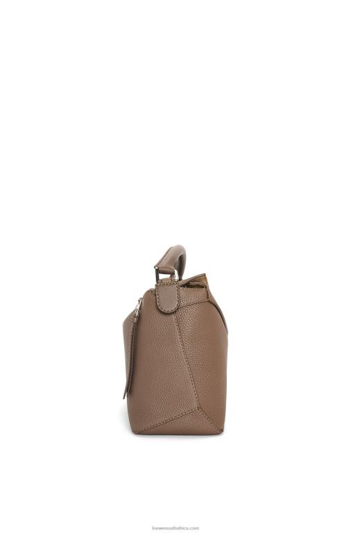Loewe Men Puzzle Edge bag in grained calfskin 206XF541 Tundra