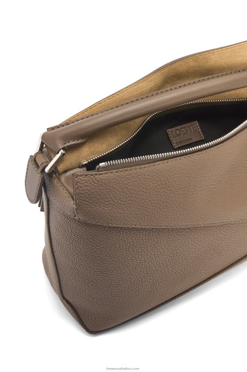Loewe Men Puzzle Edge bag in grained calfskin 206XF541 Tundra