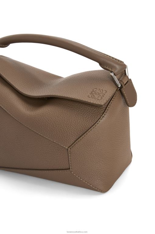 Loewe Men Puzzle Edge bag in grained calfskin 206XF541 Tundra