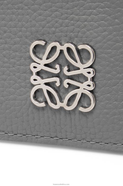 Loewe Women Anagram square cardholder in pebble grain calfskin with chain 206XF1384 Asphalt Grey