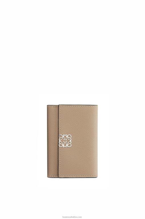 Loewe Women Anagram small vertical wallet in pebble grain calfskin 206XF1216 Sand