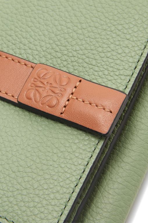Loewe Women Trifold wallet in soft grained calfskin 206XF1314 Rosemary/Tan