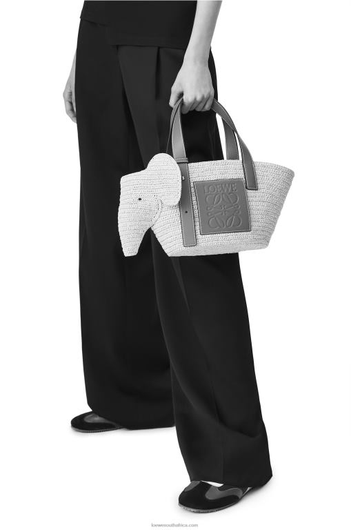 Loewe Women Small Elephant Basket bag in raffia and calfskin 206XF79 Natural/Tan