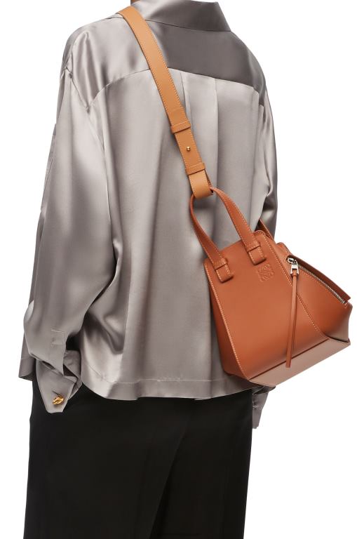 Loewe Women Small Hammock bag in classic calfskin 206XF469 Tan