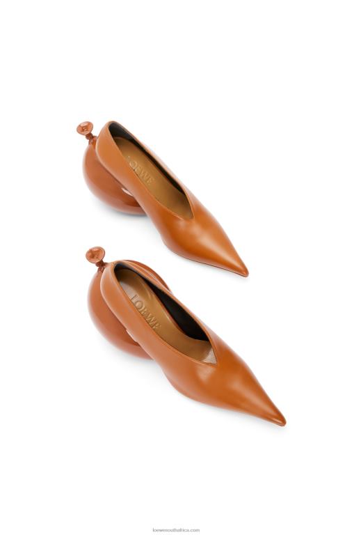 Loewe Women Balloon pump in calfskin 206XF761 Tan