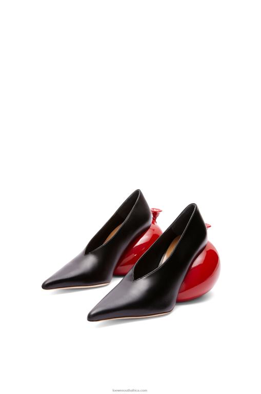 Loewe Women Balloon pump in calfskin 206XF762 Black/Red