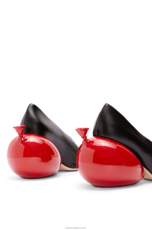 Loewe Women Balloon pump in calfskin 206XF762 Black/Red
