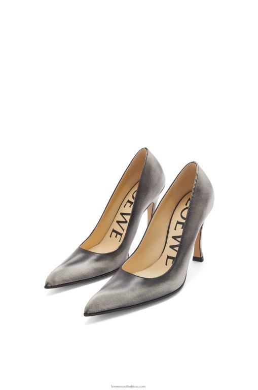 Loewe Women Comic classic pump in calfskin 206XF749 Anthurium White/Black