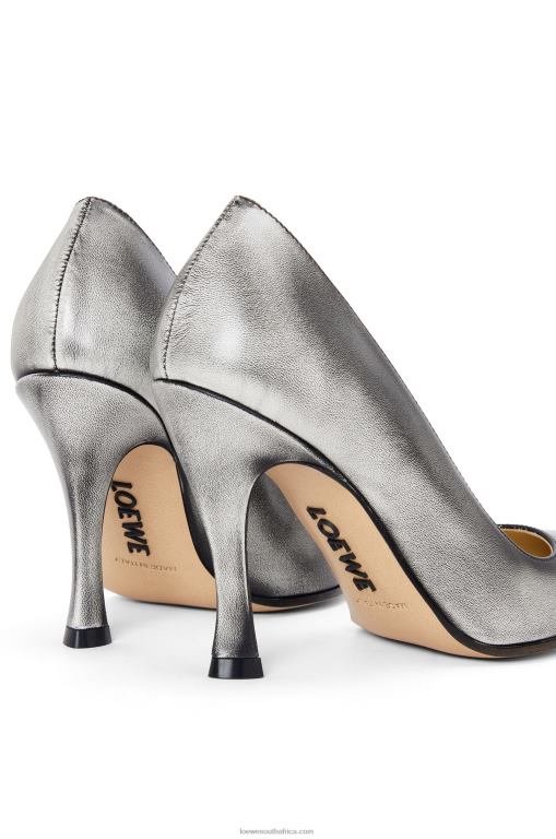 Loewe Women Comic classic pump in calfskin 206XF749 Anthurium White/Black