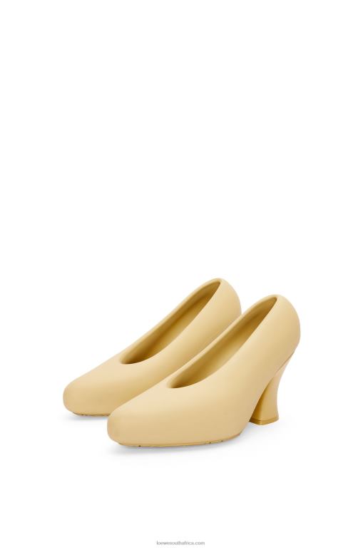 Loewe Women Comic foam pump in light foam rubber 206XF732 Oat Milk