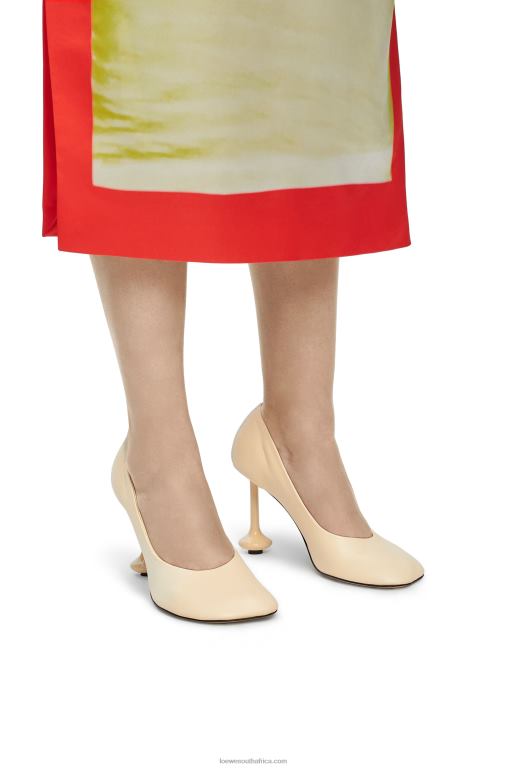 Loewe Women Toy pump in goatskin 206XF727 Oat Milk