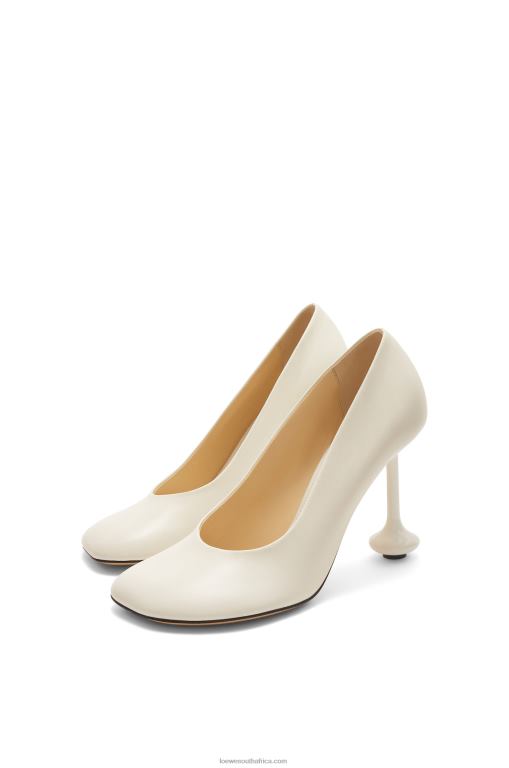 Loewe Women Toy pump in goatskin 206XF729 White