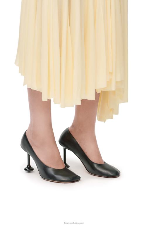 Loewe Women Toy pump in goatskin 206XF731 Black