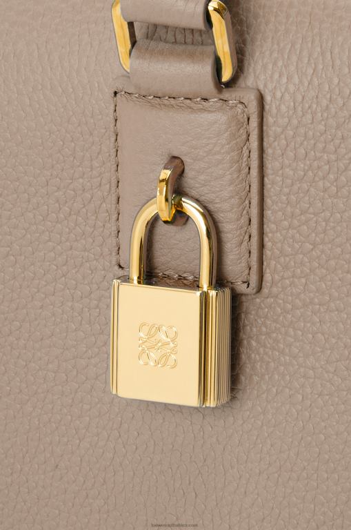 Loewe Women Amazona 28 bag in soft grained calfskin 206XF153 Sand - Image 10