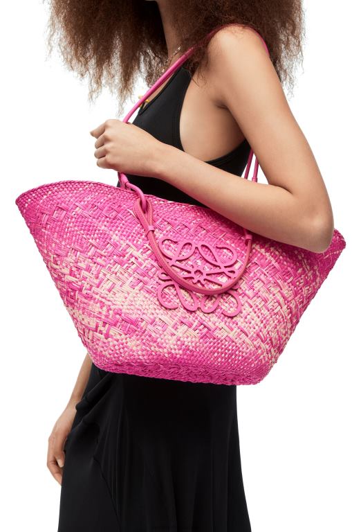 Loewe Women Anagram basket bag in iraca palm and calfskin 206XF70 Fuchsia - Image 2