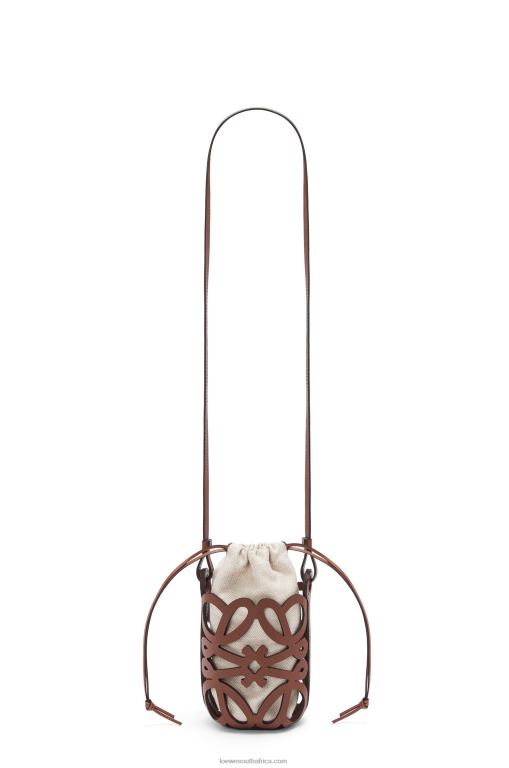 Loewe Women Anagram cut-out pocket in classic calfskin and canvas 206XF224 Tan/Ecru - Image 3