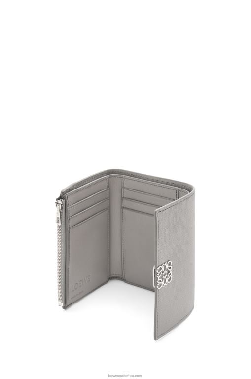 Loewe Women Anagram small vertical wallet in pebble grain calfskin 206XF1208 Pearl Grey - Image 3