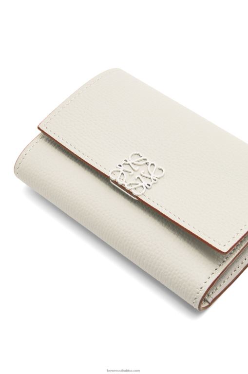 Loewe Women Anagram small vertical wallet in pebble grain calfskin 206XF1218 Light Ghost - Image 5
