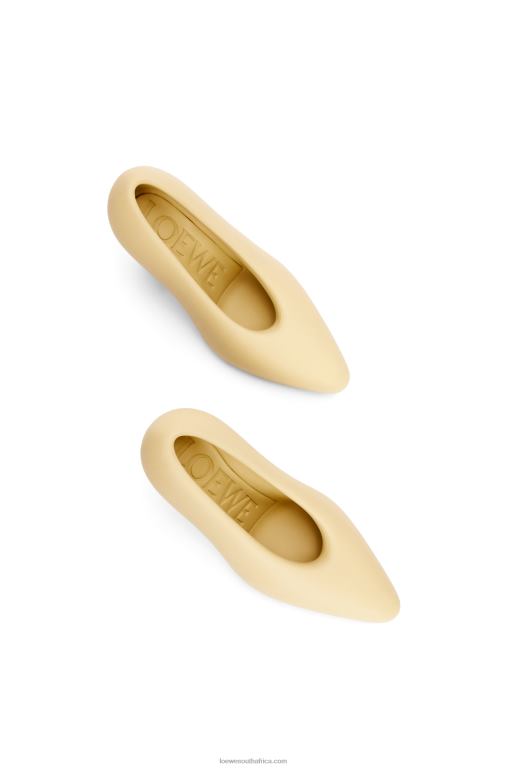 Loewe Women Comic foam pump in light foam rubber 206XF732 Oat Milk - Image 4