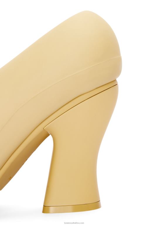 Loewe Women Comic foam pump in light foam rubber 206XF732 Oat Milk - Image 5