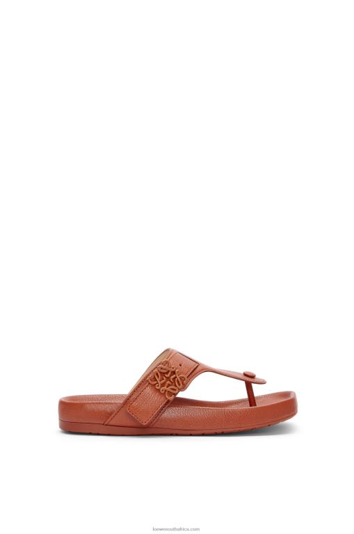 loewe_women_ease_toe_post_sandal_in_goatskin_206xf722_tan.jpg Loewe Women Ease toe post sandal in goatskin 206XF722 Tan - Image 1