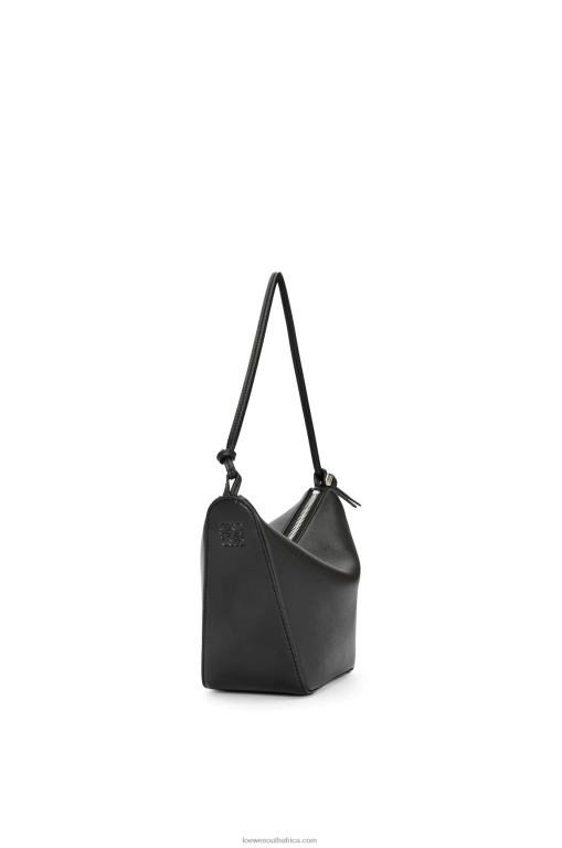 Loewe Women Mini Hammock Hobo bag in classic calfskin 206XF329 Black - Image 7