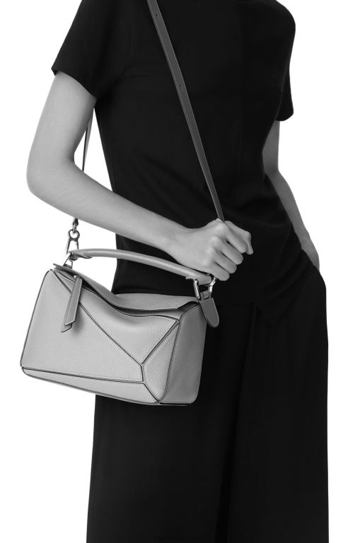 Loewe Women Small Puzzle bag in classic calfskin 206XF396 Dusty Beige/Soft White - Image 2