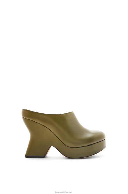 loewe_women_terra_wedge_clog_in_calfskin_206xf746_olive.jpg Loewe Women Terra wedge clog in calfskin 206XF746 Olive - Image 1